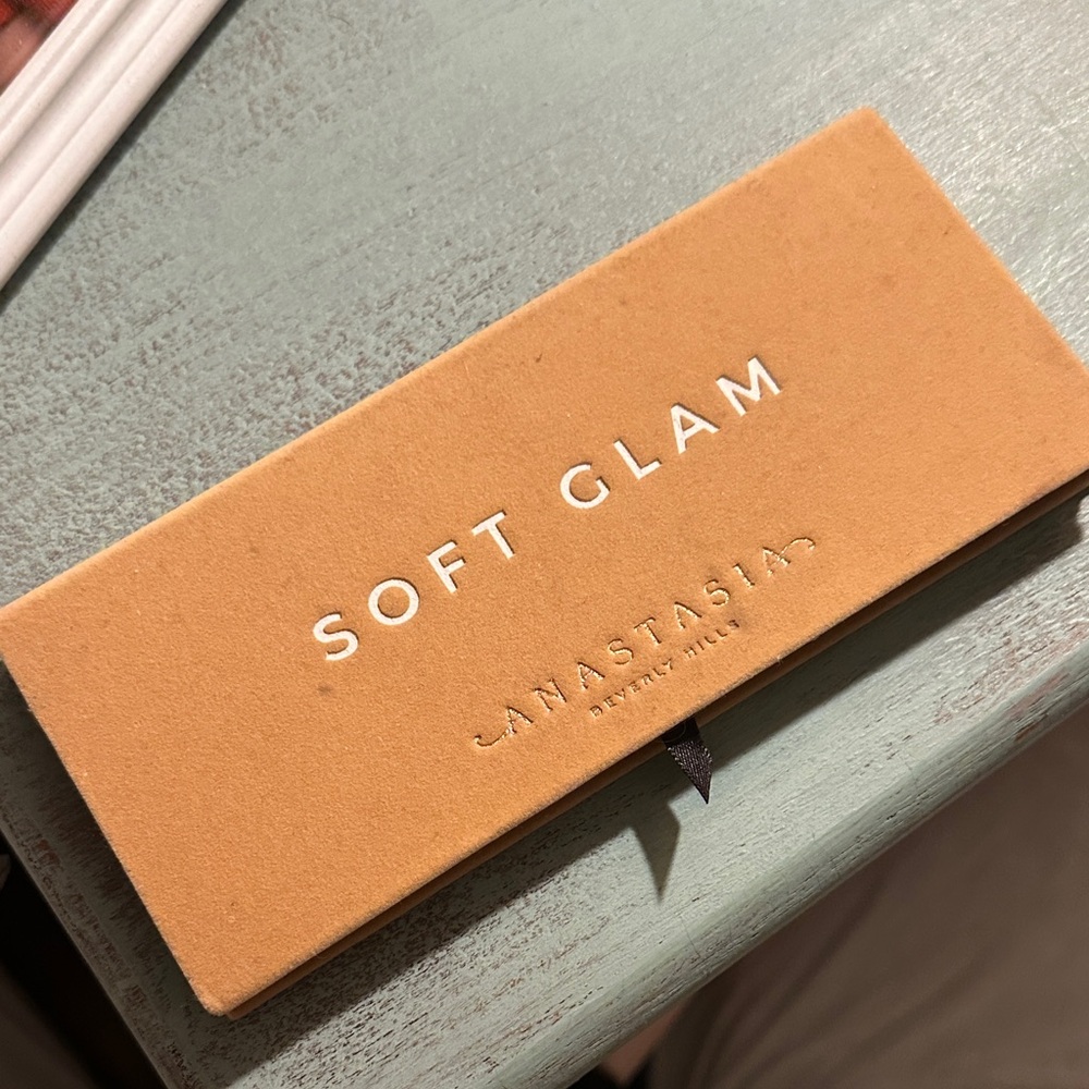 Anastasia Beverly Hills Soft Glam Palette